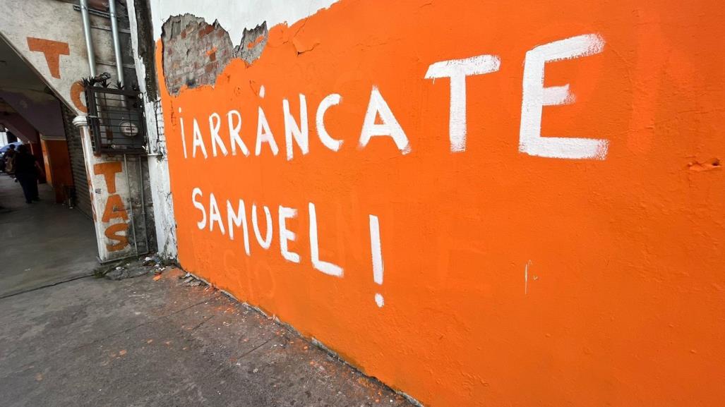 ¡Arráncate! Cambian mensajes en bardas que ‘destaparon’ a Samuel