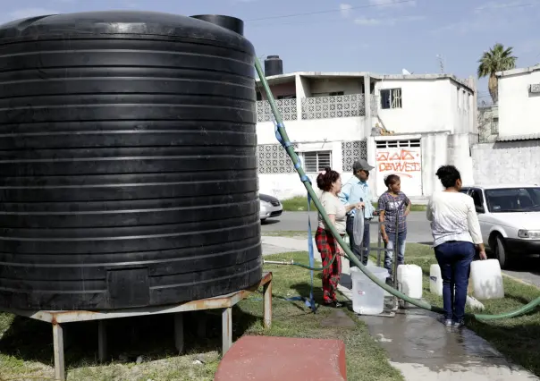 Garantiza Escobedo suministro de agua a colonias afectadas por macro fuga