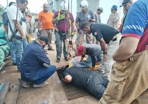 Rescatan cocodrilo atorado en acueducto