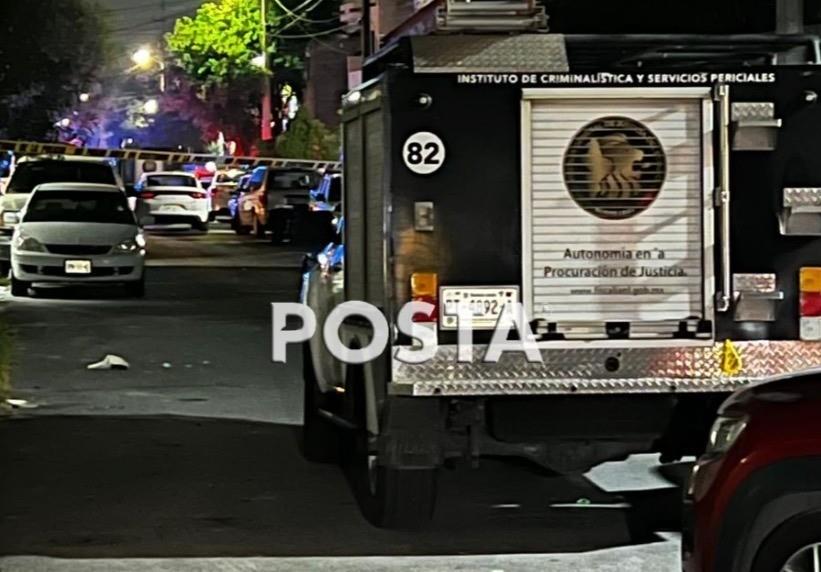El crimen fue reportado por los vecinos que pidieron el apoyo ante los disparos de arma de fuego dentro de una propiedad de la calle El Maizal y Alianza Sur, en la colonia La Alianza. Foto: Raymundo Elizalde.