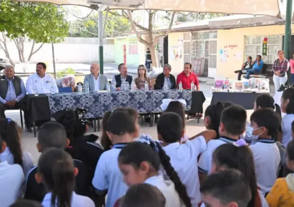 Ayuntamiento de Gómez Palacio entrega 940 pares de zapatos a niños del municipio