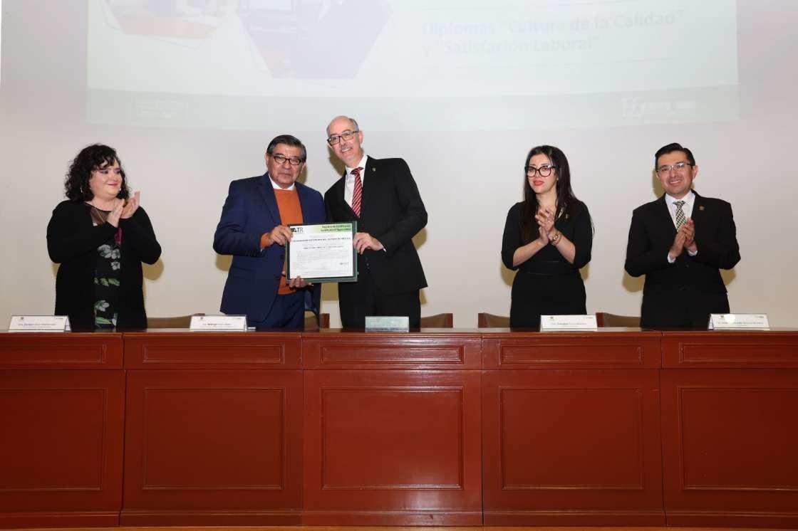 Ceremonia realizada en el Auditorio Ing. José Yurrieta Valdés. Crédito: UAEMÉX.