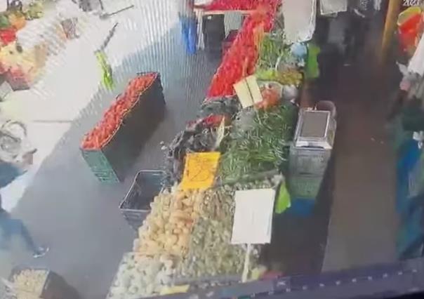 Atacan a balazos a comerciante en mercado de Celaya