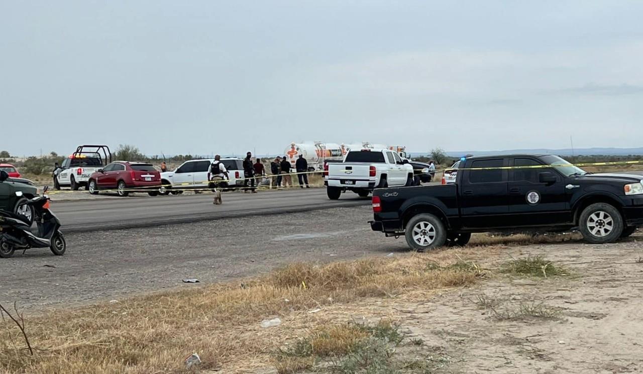 La mujer fue localizada sin vida en la autopista Premier, a la altura del kilómetro 3 en Sabinas. (Fotografía: Fiscalía de Coahuila)