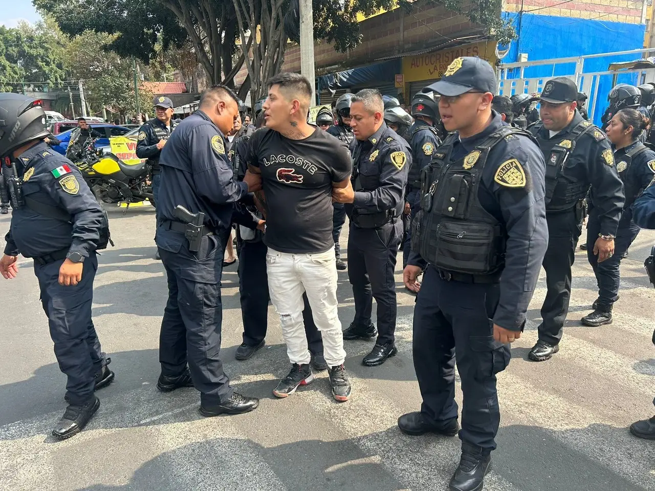 Herido en Tiroteo: Tres detenidos con arma y drogas en la Peralvillo. Foto: Ramón Ramírez