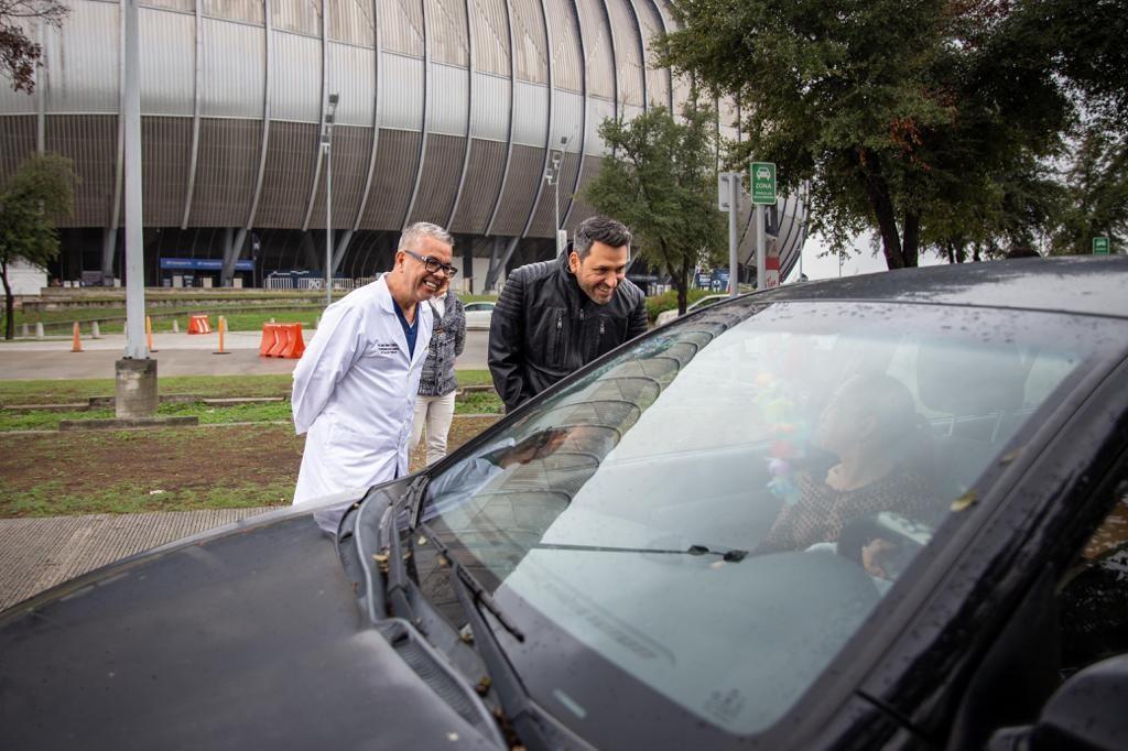 Instalan en Guadalupe drive thru de vacunación contra enfermedades respiratorias