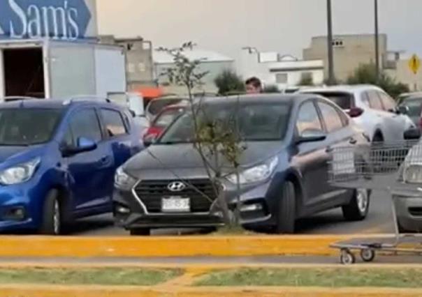 VIDEO: Alarman balazos en estacionamiento de Sam´s Alfredo del Mazo en Toluca
