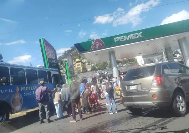 VIDEO: Choca transporte público con dos camionetas en Toluca, deja 20 lesionados