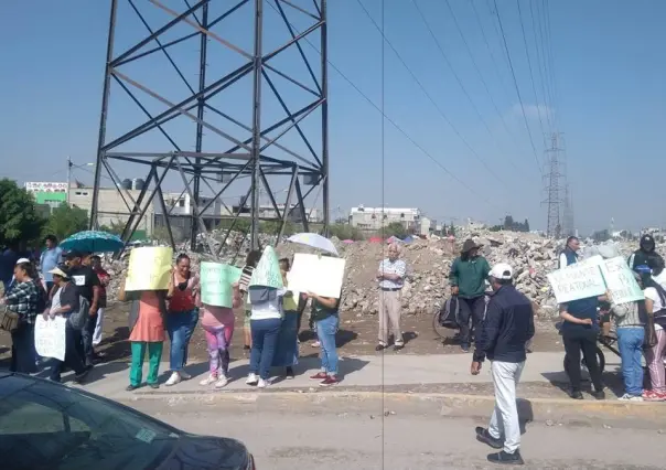 Protestan por cierre que cruza el Río de la Compañía, acuerdan reabrirlo