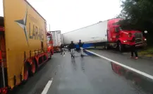 Lluvias provocan accidente vial en carretera a Montemorelos