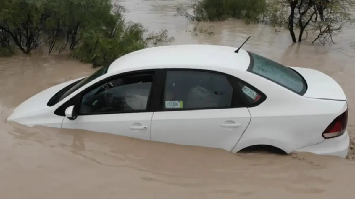 Arrastra corriente a mujer en el río Salinas de García, Nuevo León