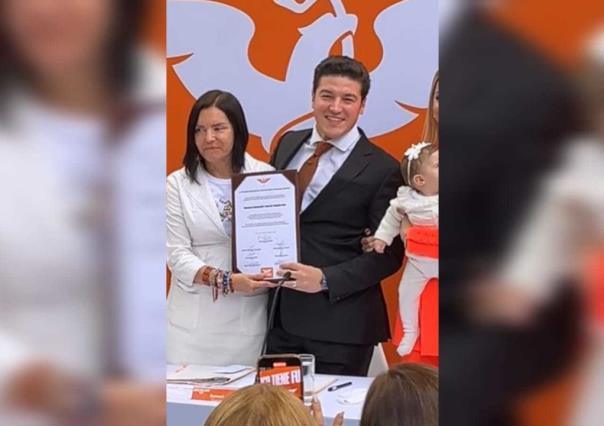 Recibe Samuel constancia de aspirante a precandidato de MC a la Presidencia