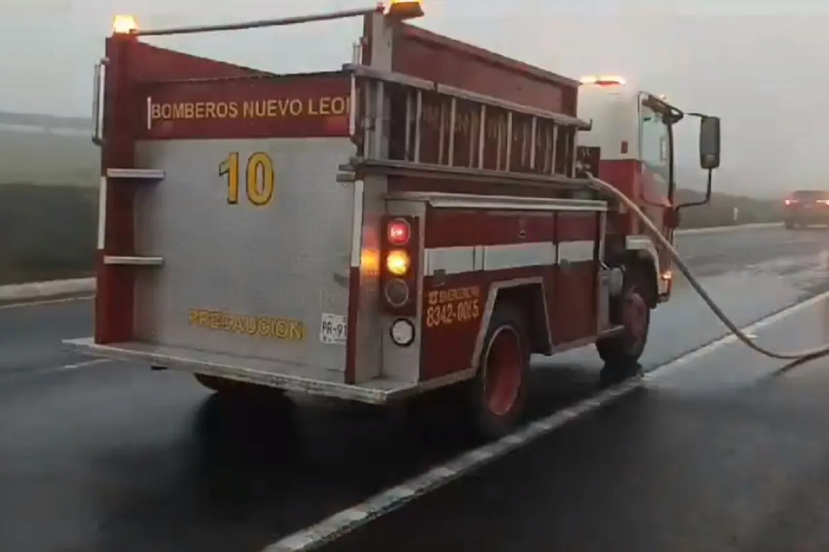 Se incendia tractocamión en la carretera a Saltillo