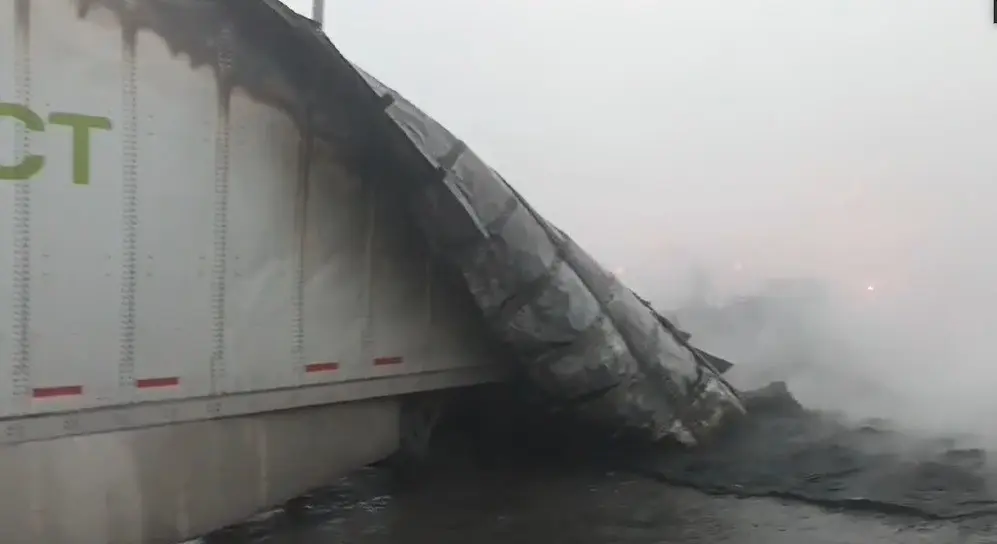 Se incendia tractocamión en la carretera a Saltillo