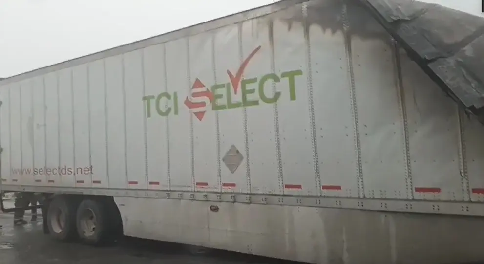 Se incendia tractocamión en la carretera a Saltillo