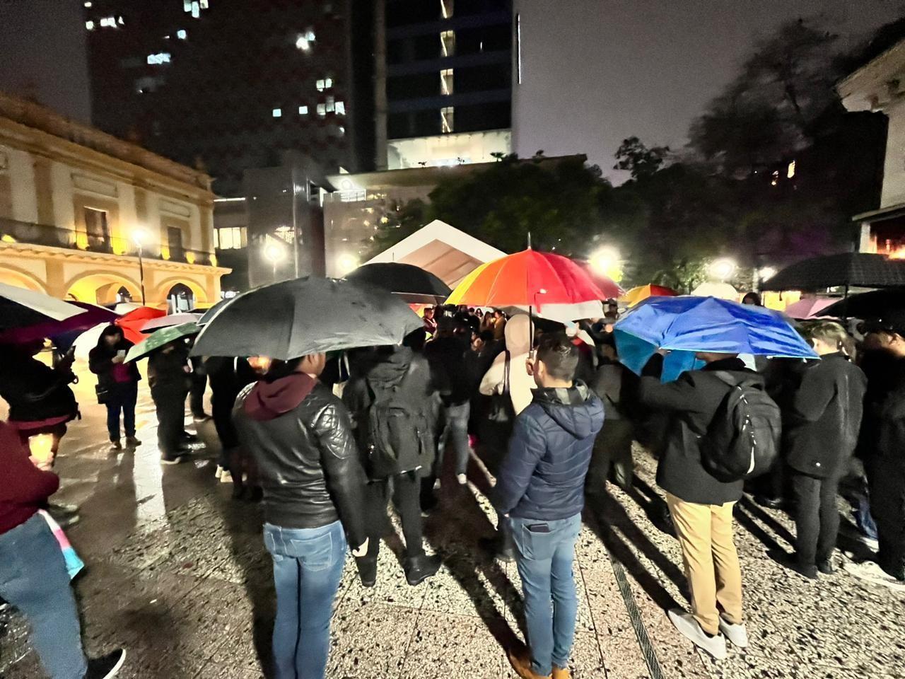 Realizan vigilia por Magistrade; comunidad LGBT+ exige justicia