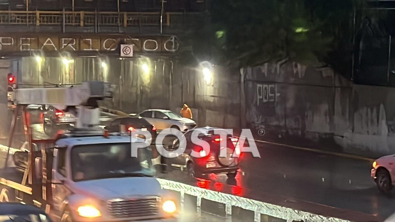 Conductor se estrella por exceso de velocidad en avenida Manuel L. Barragán