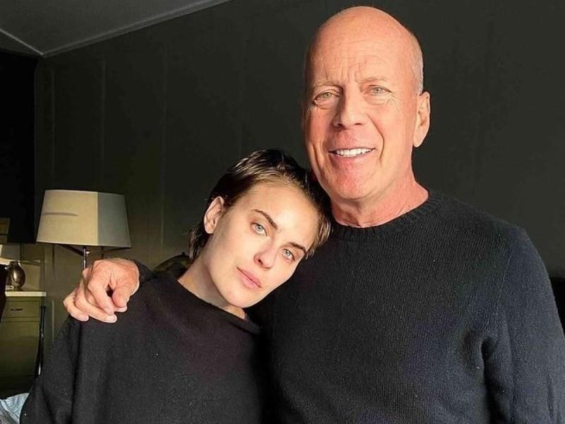 Asegura hija de Bruce Willis la demencia del actor como agresiva