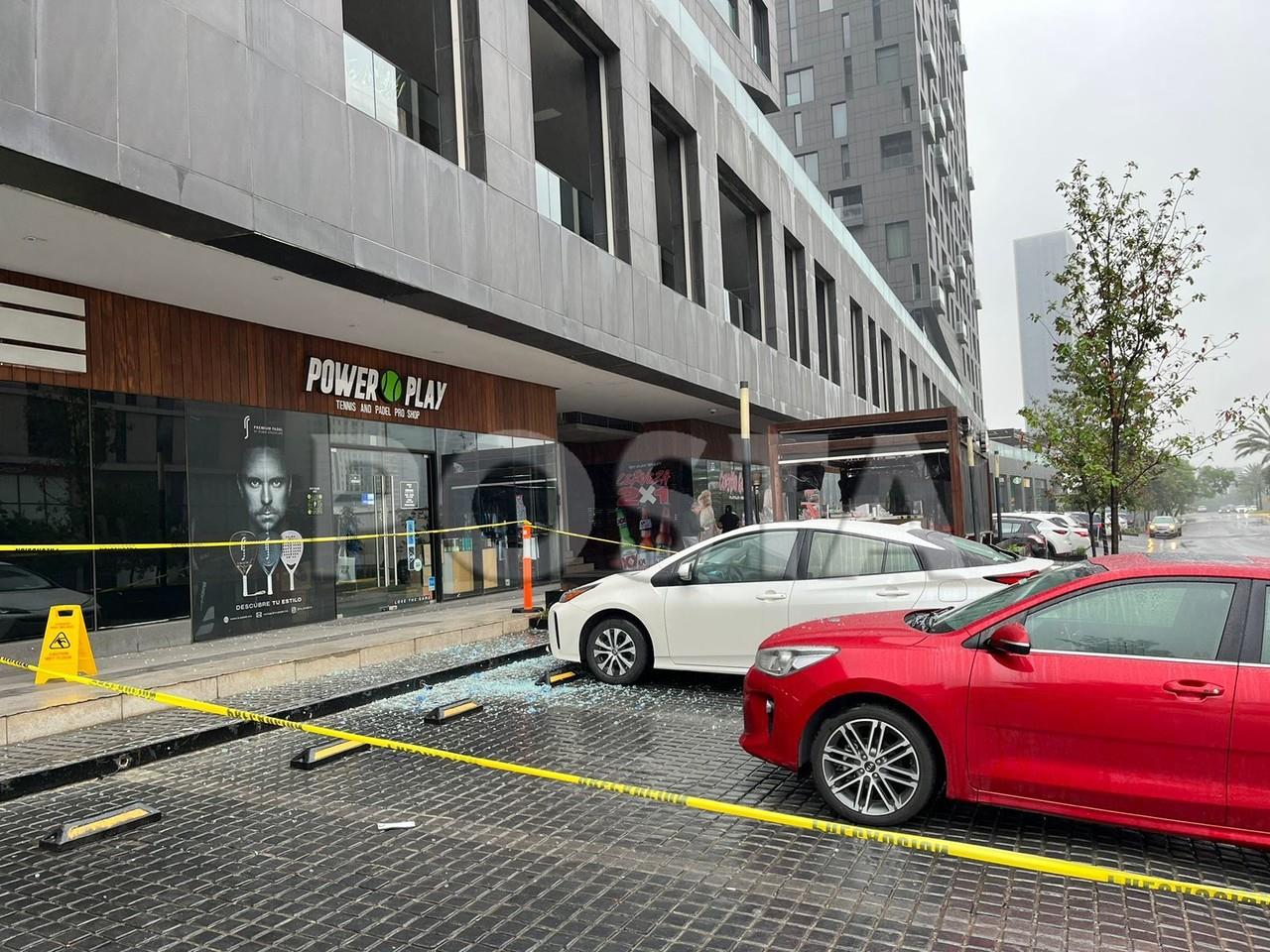 La zona fue acordonada por empleados del lugar, quedando a la espera de elementos de Protección Civil Municipal. Foto: Cynthia Pardo.