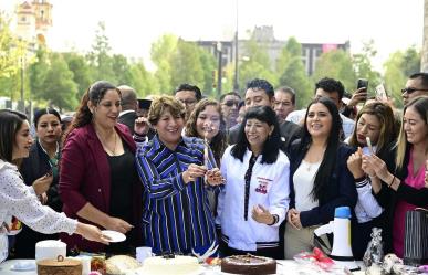 VIDEO: Arman fiesta de cumpleaños adelantada a Delfina Gómez con todo y mariachi