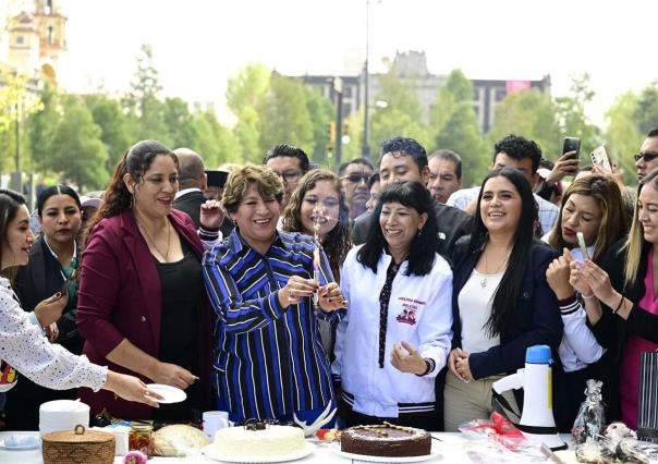 VIDEO: Arman fiesta de cumpleaños adelantada a Delfina Gómez con todo y mariachi