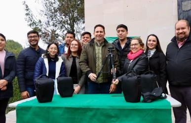 Reciben alumnos de facultades de UAdeC Saltillo equipo deportivo y tecnológico