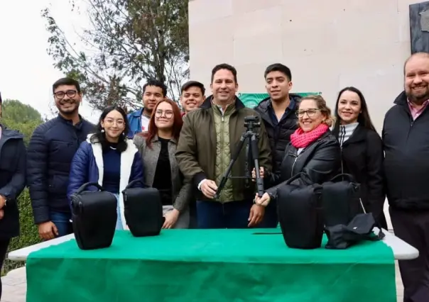 Reciben alumnos de facultades de UAdeC Saltillo equipo deportivo y tecnológico