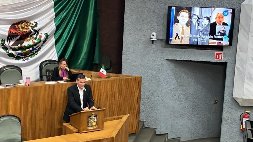 Brinda Congreso un minuto de aplausos en honor al arquitecto, Héctor Benavides