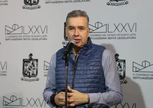 Pide Waldo Fernández retirar postes en mal estado
