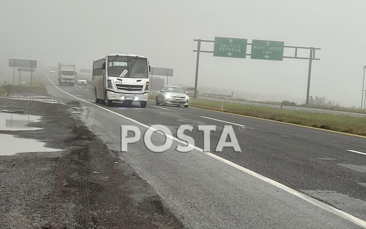 Las autoridades de tránsito tanto del municipio de Santa Catarina como estatales pidieron a los automovilistas tomar precauciones como disminuir la velocidad y llevar las luces principales encendidas. Foto: Raymundo Elizalde.