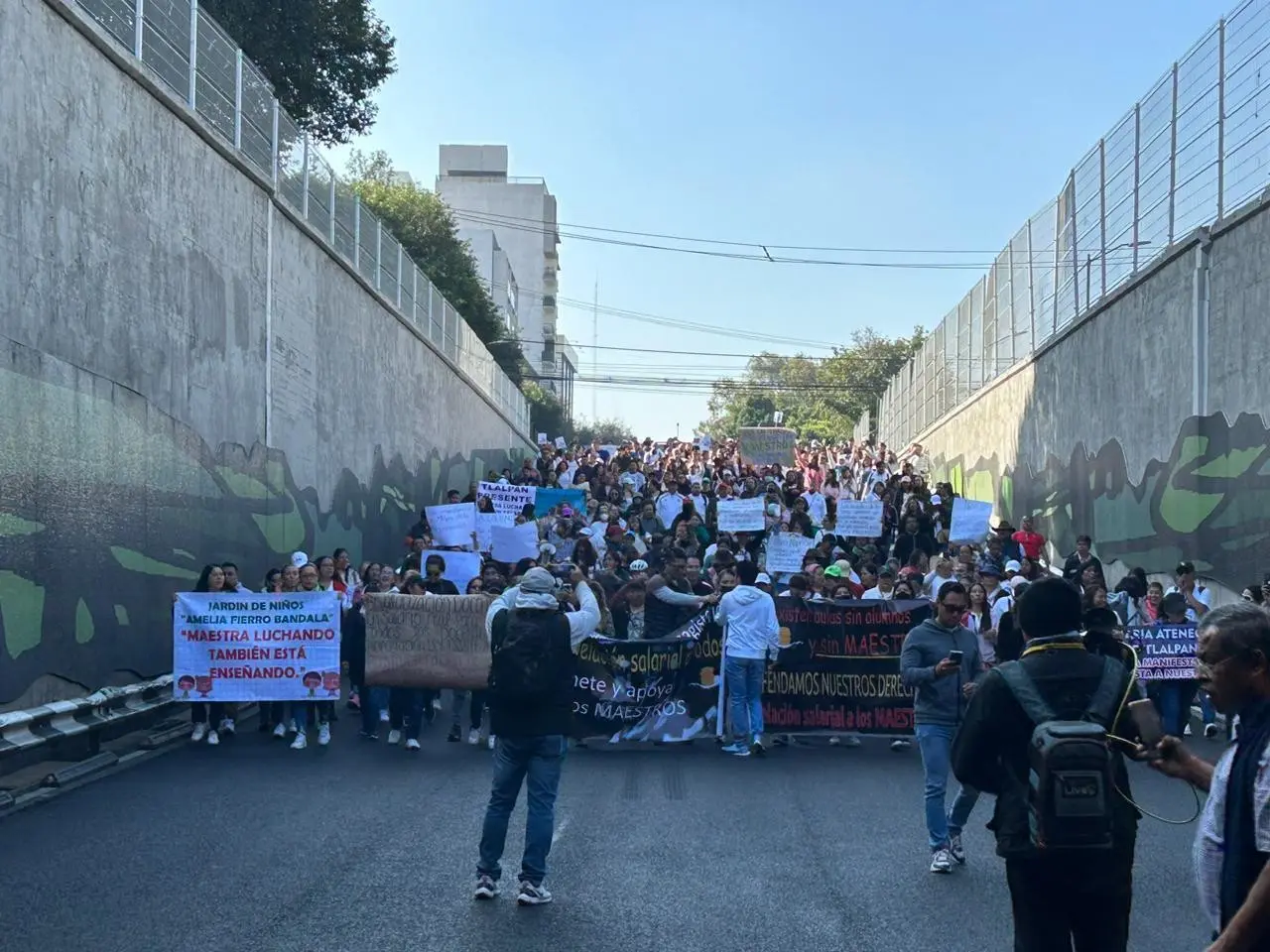 Docentes marchan a Palacio Nacional. Foto @ramonramirezpe