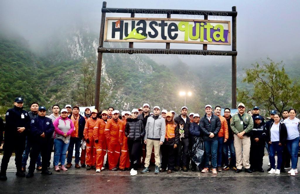 Santa Catarina y organismos civiles realizaron una brigada de limpieza en Parque La Huasteca. Fotos. Cortesía