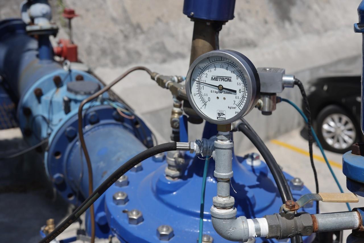 El proceso de potabilización va desde la captación, extracción, potabilización y conducción por medio de tuberías y tanques de almacenamiento hasta los hogares de los regios. Foto: Facebook Agua y Drenaje de Monterrey