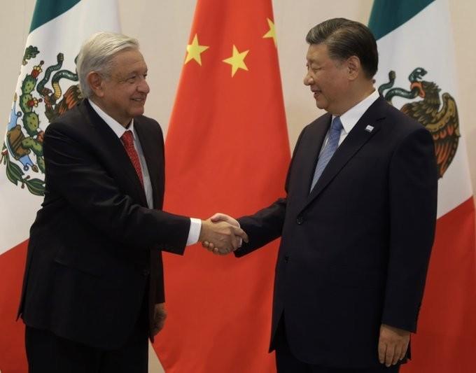 AMLO se reúne con el presidente chino Xi Jinping en la cumbre de la APEC. Foto: @lopezobrador_