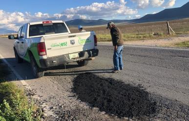 Continúa Arteaga con programa de Bacheo