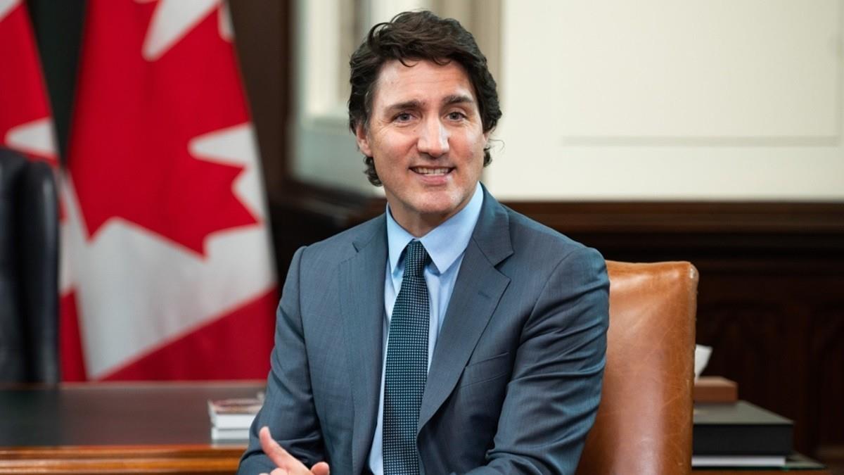 El primer ministro de Canadá, Justin Trudeau, fue confrontado por un grupo de manifestantes pro Palestina; lo acusan de tener sangre en las manos. Foto: CTV News