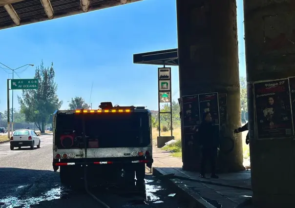 VIDEO: Alarma incendio en escaleras de la entrada al Metro Nezahualcóyotl