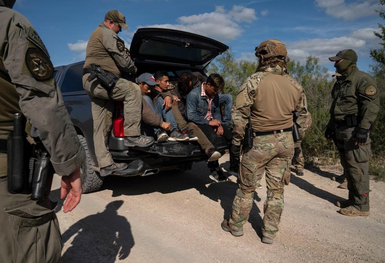 El proyecto de ley también permite a los inmigrantes presentar cualquier prueba de que se encuentran legalmente en el país durante el proceso. Foto: Dallas Morning Show.