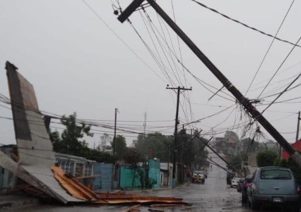 Tormentas eléctricas y fuertes vientos provocan graves daños en Tijuana