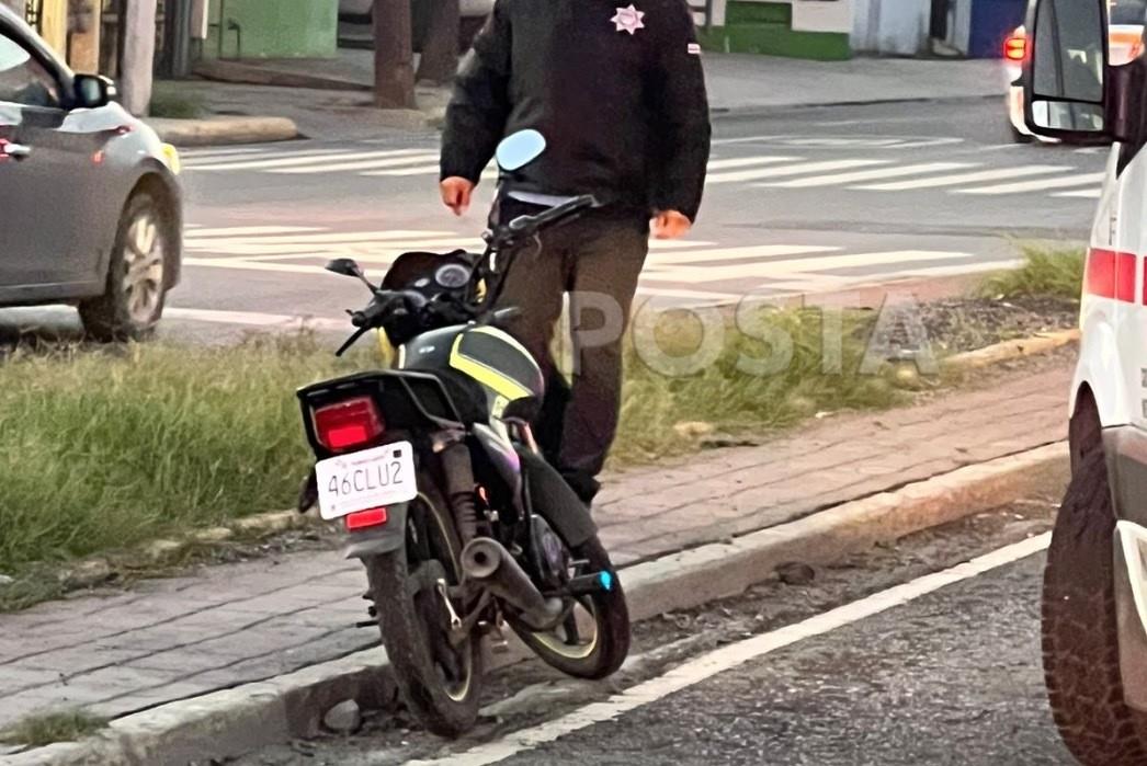 El percance fue reportado poco antes de las siete de la mañana en la avenida Manuel L. Barragán, unos metros de llegar a la avenida Ruiz Cortines. Foto: Raymundo Elizalde.
