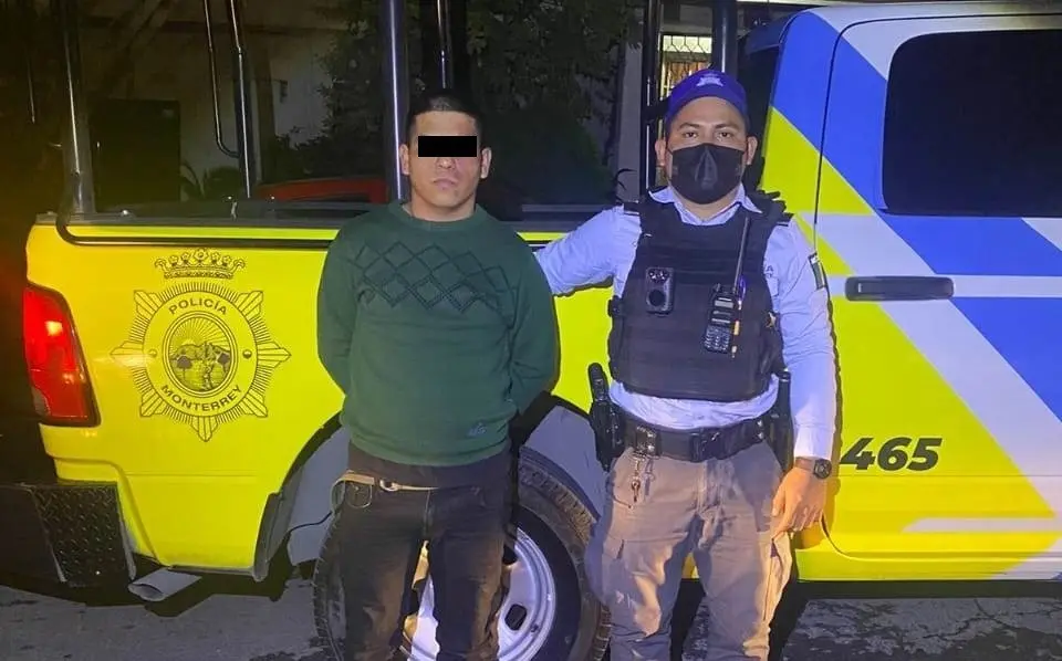 Detienen a hombre tras golpear a su hermana en Monterrey