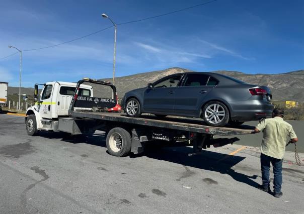 Detienen Policía de Arteaga a montachoques en carretera 57