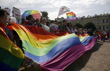 Buscan prohibir movimiento LGBT+ en Rusia por extremista