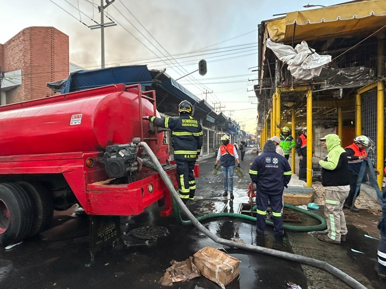 Se declara controlado incendio en el Centro Histórico a las 2:30 AM. Foto: @ramonramirezpe