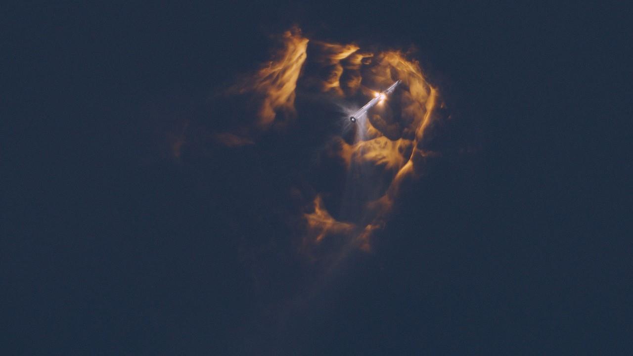 El despegue del Starship sobre su enorme propulsor Super Heavy, de 33 motores Raptor, se llevó a cabo en Boca Chica, Texas, alrededor de las 7:03. Foto: Twitter/@SpaceX