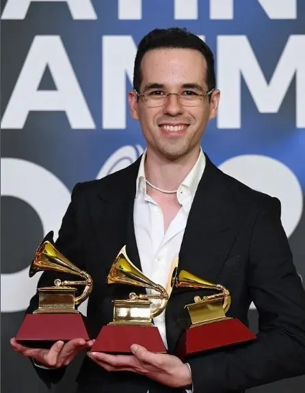 Edgar Barrera, compositor y productor tamaulipeco, se lleva 3 Latin Grammy