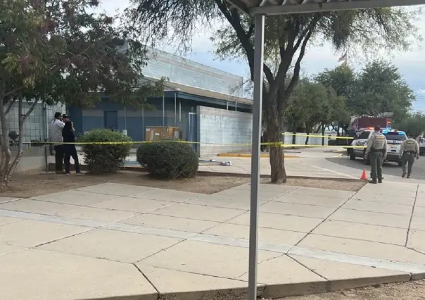 Muere niño aplastado por un gran portón metálico en primaria de Arizona