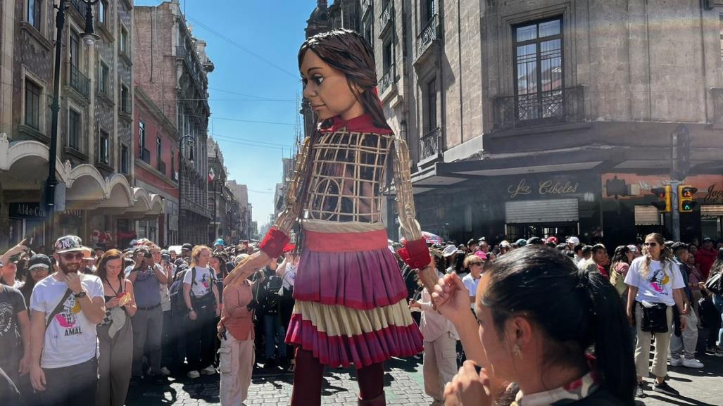 La marioneta Amal llega a México para transmitir un mensaje de paz