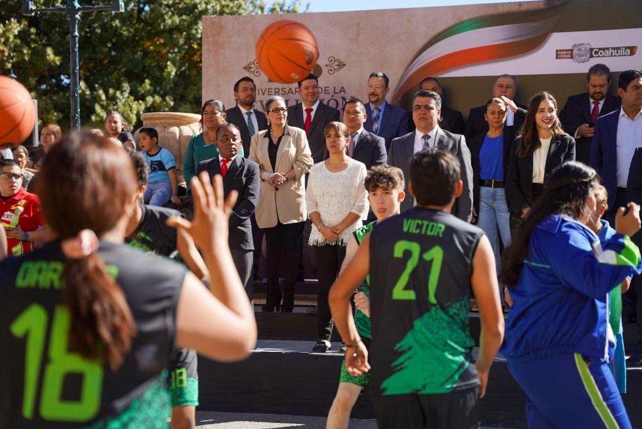 En el desfile participaron 33 contingentes. (Fotografía: Gobierno Ramos Arizpe)