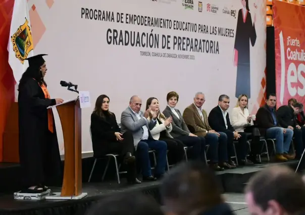 Celebran su graduación de bachillerato más de 5 mil mujeres en Coahuila